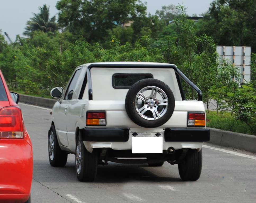 White Maruti 800 Modified