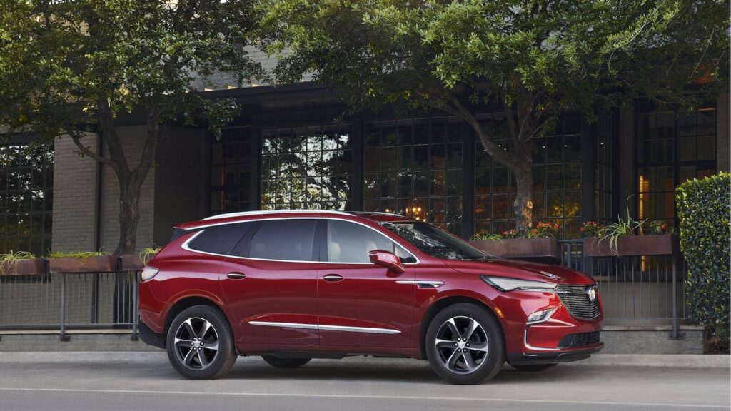2022 Buick Enclave Side view