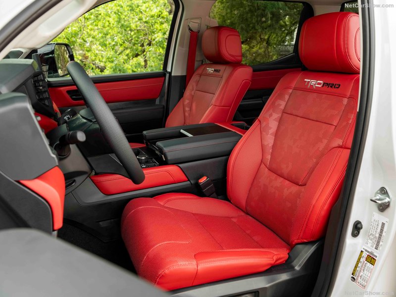 Toyota-Tundra-2022-front-seat-interior