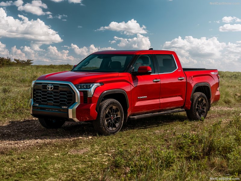 Toyota-Tundra-2022-front-view-red